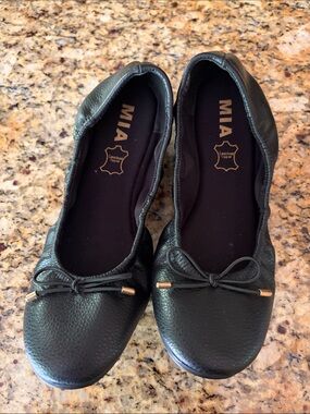 MIA Black Leather Ballet Flats 6.5 with Bow and Gold-Tip Accents, NWOT